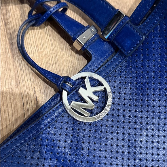 Michael Kors Elegant Blue Tote Bag silver leather purse handbag designer purse - Picture 9 of 9